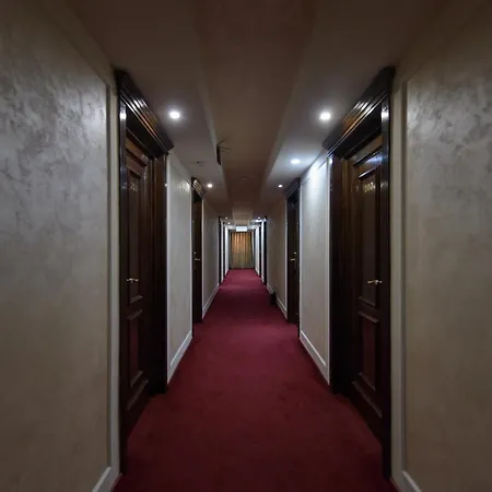 Golden Palace 4* Mamaja