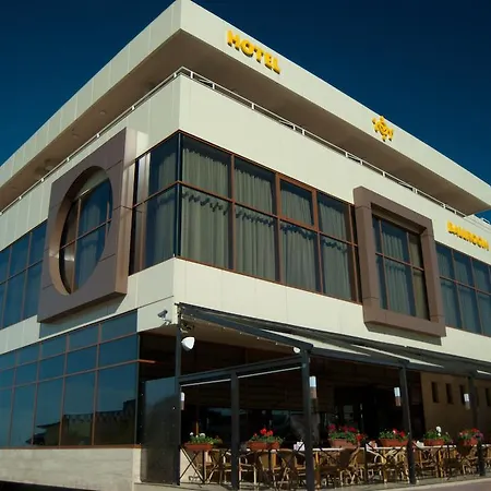 מלון Golden Palace מאמאיה